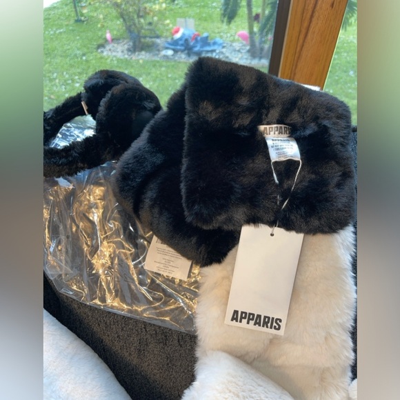 APPARIS Faux Fur Stole & Faux Fur Earmuffs Set In White/Black - Picture 10 of 12